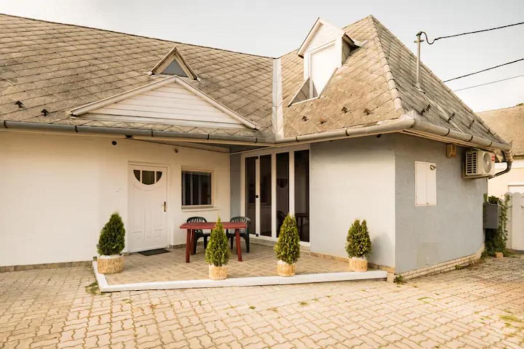 Aparthotel Azure House Keszthely Esterno foto